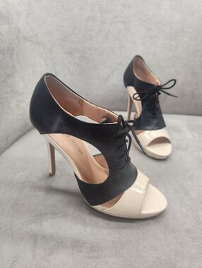 Julianne Hough Shooties 6.5 Cream Black Leather Danette CutOut PeepToe La Cherie